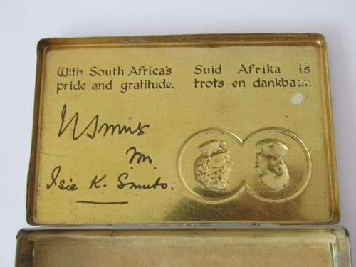 WW2 1941 Christmas chocolate Tin, hinged lid, 11cm x 7.5cm x 2cm, excellent condition