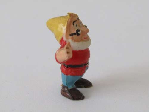 Lot of 2 Disneykins Figurines Marx Toys Hong Kong 1961, Dopey and Doc