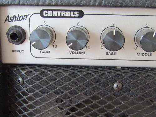 Ashton GA10 Guitar Amp in excellent working order, 28cm x 26cm x 13cm