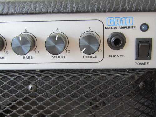 Ashton GA10 Guitar Amp in excellent working order, 28cm x 26cm x 13cm