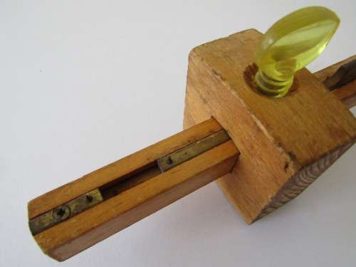 Vintage Foot Print wooden Mortice Gauge / Scribe with brass fittings, England, 19cm, excellent cond.
