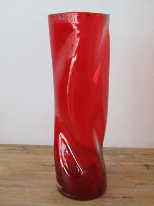 Very large Red art glass Vase, 40cm tall, prestine condition