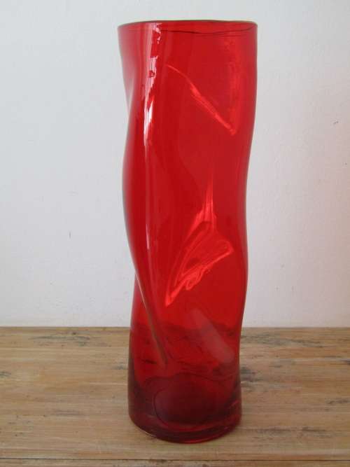Very large Red art glass Vase, 40cm tall, prestine condition