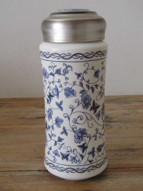 Vintage boxed Jimmeal blue and white Flask with lid, 19cm tall