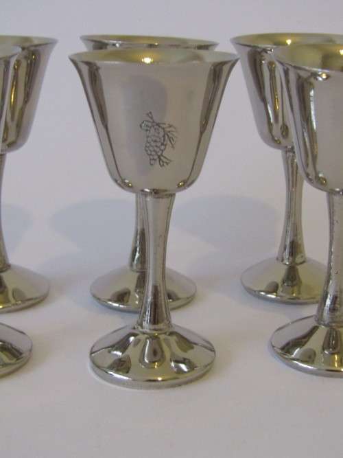 Vintage set of 6 silverplated small Glasses and 10 small trays, excellent condition (16 items)