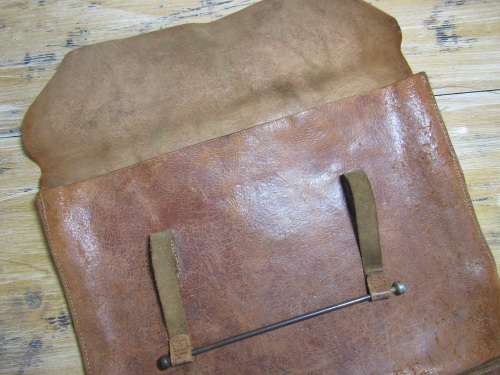 Antique Leather sheet music Satchel in excellent condition, 38cm x 31cm