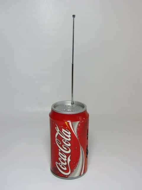 Vintage Coca Cola tin can portable Radio, AM / FM in excellent and working condition, 12cm