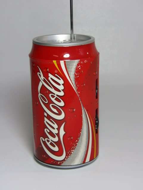 Vintage Coca Cola tin can portable Radio, AM / FM in excellent and working condition, 12cm