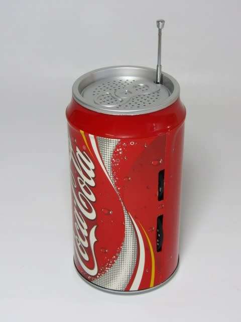 Vintage Coca Cola tin can portable Radio, AM / FM in excellent and working condition, 12cm