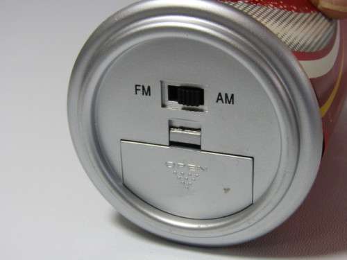 Vintage Coca Cola tin can portable Radio, AM / FM in excellent and working condition, 12cm