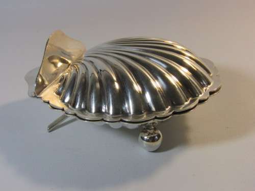 Vintage Mappin and Webb, London & Sheffield silverplated Butter Dish in the shape of a Shell, 15cm