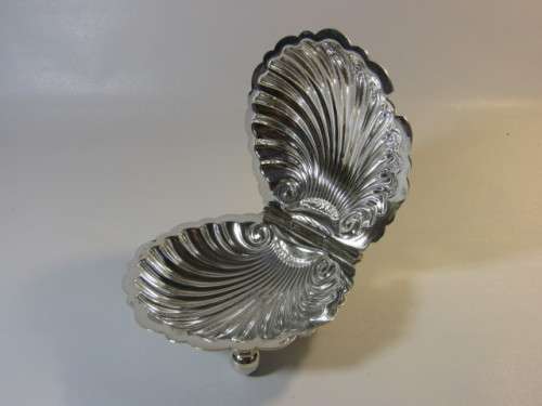 Vintage Mappin and Webb, London & Sheffield silverplated Butter Dish in the shape of a Shell, 15cm