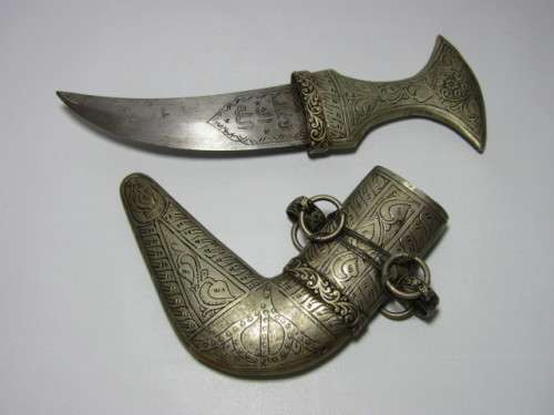 Beautiful decorated vintage metal Dagger with metal scabard and in excellent condition, 29cm