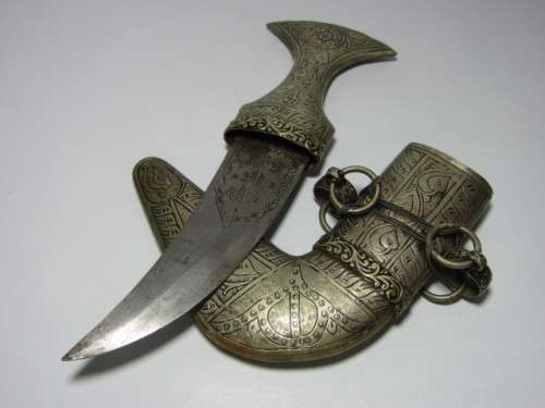 Beautiful decorated vintage metal Dagger with metal scabard and in excellent condition, 29cm