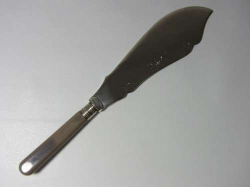 Vintage complete Cased 14 piece EPNS Fish serving Set with Knives, Forks and Servers, resin Handles