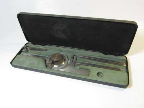 Vintage Moore and Wright No.995 Vinier Bevel Protractor in original Case, seems complete and working