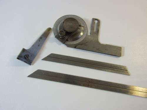 Vintage Moore and Wright No.995 Vinier Bevel Protractor in original Case, seems complete and working