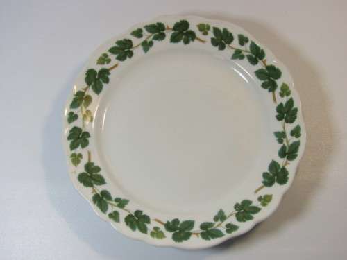Pair of vintage porcelain Plates, Lorenz Hutshenreuther, Germany, 19cm diameter, excellent cond