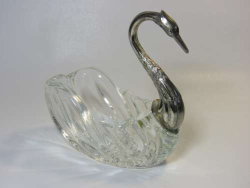 Small vintage Glass Swan Bowl with metal Head, excellent condition, 14cm x 14cm