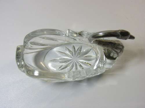 Small vintage Glass Swan Bowl with metal Head, excellent condition, 14cm x 14cm