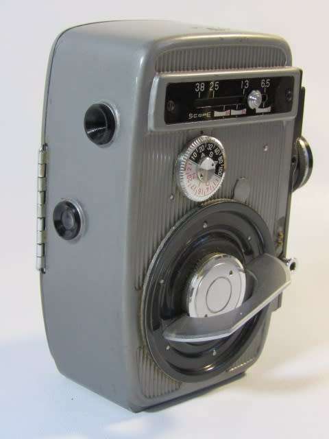 Vintage Yashica - 8, 8mm wind-up Movie Camera in leather case, excellent and working