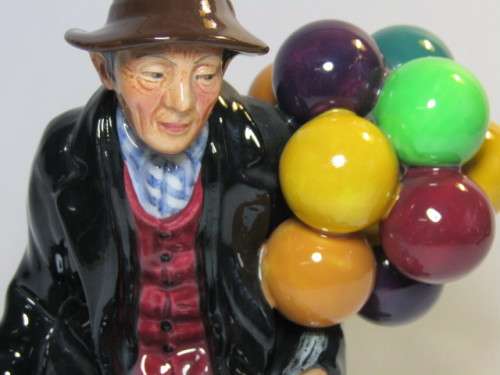 Vintage original Royal Doulton Figurine "The Balloon Man" HN1954, 18cm, prestine condition