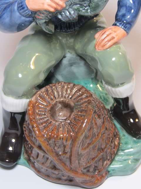 Vintage 1963 original Royal Doulton Figurine "The Lobster Man" HN2317, 18cm, prestine condition