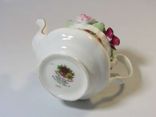 Vintage 1962 Royal Albert "Old Country Roses" Flower Posy in tea pot, 11cm x 8cm, perfect condition