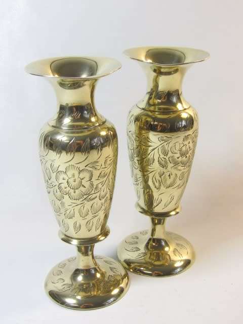 Vintage set of 2 solid brass Vases in excellent condition, 15cm tall
