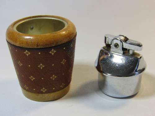 Vintage Ronson table Lighter in wooden case, excellent condition, 8.5cm