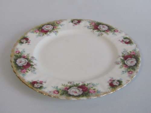 Royal Albert "Celebration" large Plate / Cake Plate in excellent condition, 24cm diameter