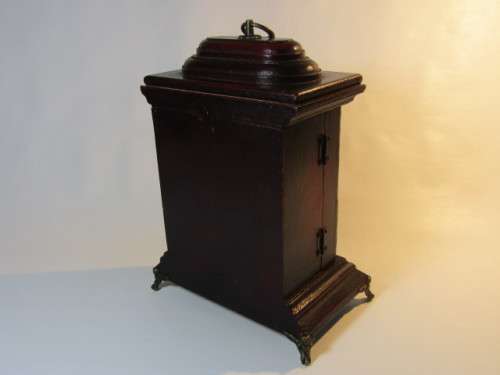 Altav wooden Mantle Clock on Angel Feet, battery operated, excellent and working, 26cm x 19cm