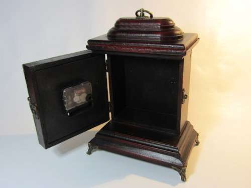 Altav wooden Mantle Clock on Angel Feet, battery operated, excellent and working, 26cm x 19cm
