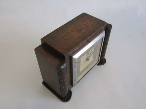 Nintage original electrical wooden Temco Desk / Mantel Clock Eng in excellent condition, 17cm x 14cm