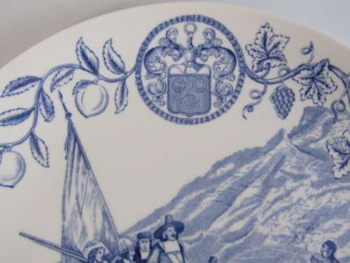 Vintage lot of 2 Jan van Riebeeck collectables; Bisque Loving Cup and Wedgwood Plate, excellent cond