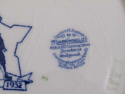 Vintage lot of 2 Jan van Riebeeck collectables; Bisque Loving Cup and Wedgwood Plate, excellent cond