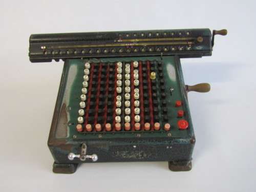 Vintage 1933 Monroe Calculating Machine, beautiful and aged condition, 34cm x 25cm x 17cm and 6Kg