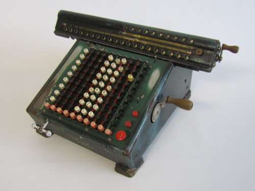 Vintage 1933 Monroe Calculating Machine, beautiful and aged condition, 34cm x 25cm x 17cm and 6Kg