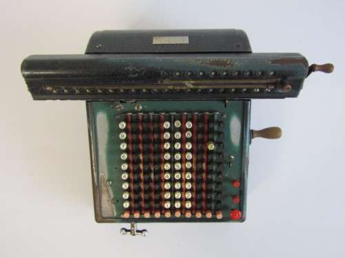 Vintage 1933 Monroe Calculating Machine, beautiful and aged condition, 34cm x 25cm x 17cm and 6Kg
