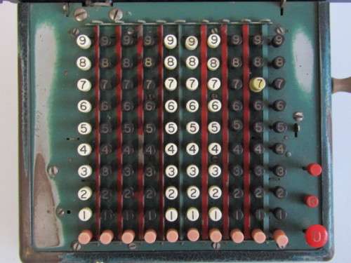 Vintage 1933 Monroe Calculating Machine, beautiful and aged condition, 34cm x 25cm x 17cm and 6Kg