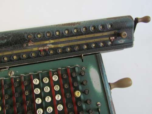 Vintage 1933 Monroe Calculating Machine, beautiful and aged condition, 34cm x 25cm x 17cm and 6Kg