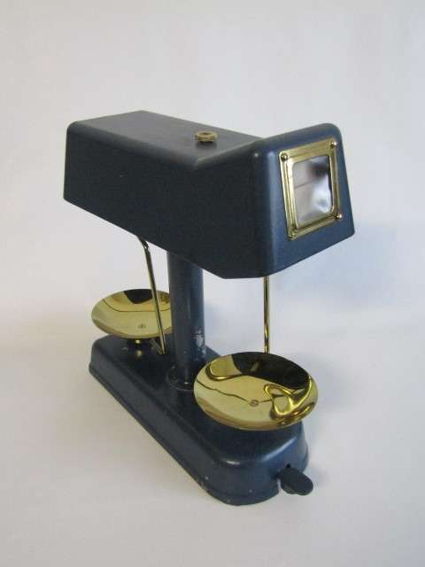 Vintage unusual Brass and painted Metal Balance Scale, excellent working condition, 37cm high, 6Kg