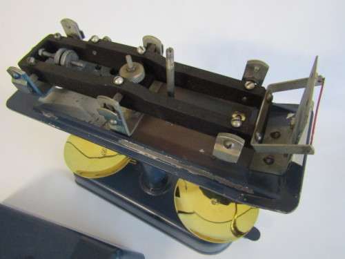 Vintage unusual Brass and painted Metal Balance Scale, excellent working condition, 37cm high, 6Kg