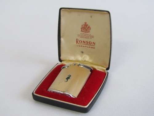 Vintage original Ronson Varaflame Lighter in original Case, England, excellent condition