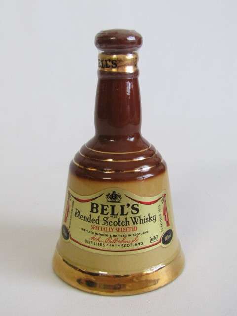 Vintage collectable Bell's Blended Scotch Whisky 200ml in sealed Wade Decanter, 16cm high, like new