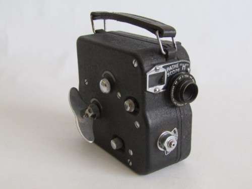 Antique Pathe Scope "H" wind-up movie Camera in excellent and working condition, 10cm x 11cm x 5cm