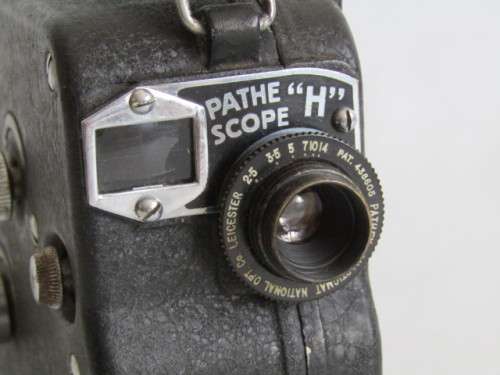 Antique Pathe Scope "H" wind-up movie Camera in excellent and working condition, 10cm x 11cm x 5cm