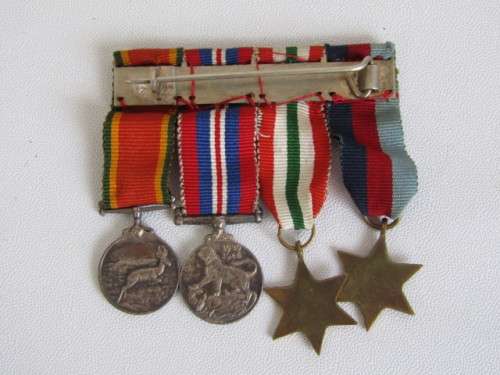 Original miniature medal group from WW2, 1939-1945 Star, Italy Star, 1939-1945 and Africa service