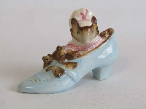 Original collectable Beswick Beatrix Potter Figurine "The Old Woman who lived in a Shoe" 1959, 10cm