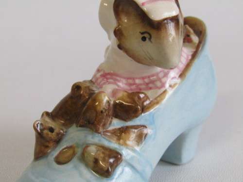 Original collectable Beswick Beatrix Potter Figurine "The Old Woman who lived in a Shoe" 1959, 10cm